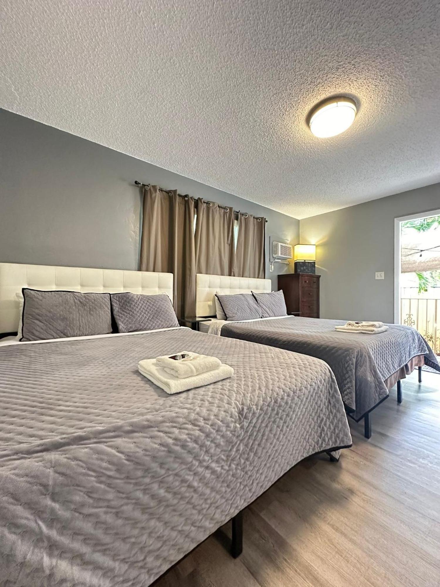 Sheridan Guesthouse デイニア・ビーチ エクステリア 写真