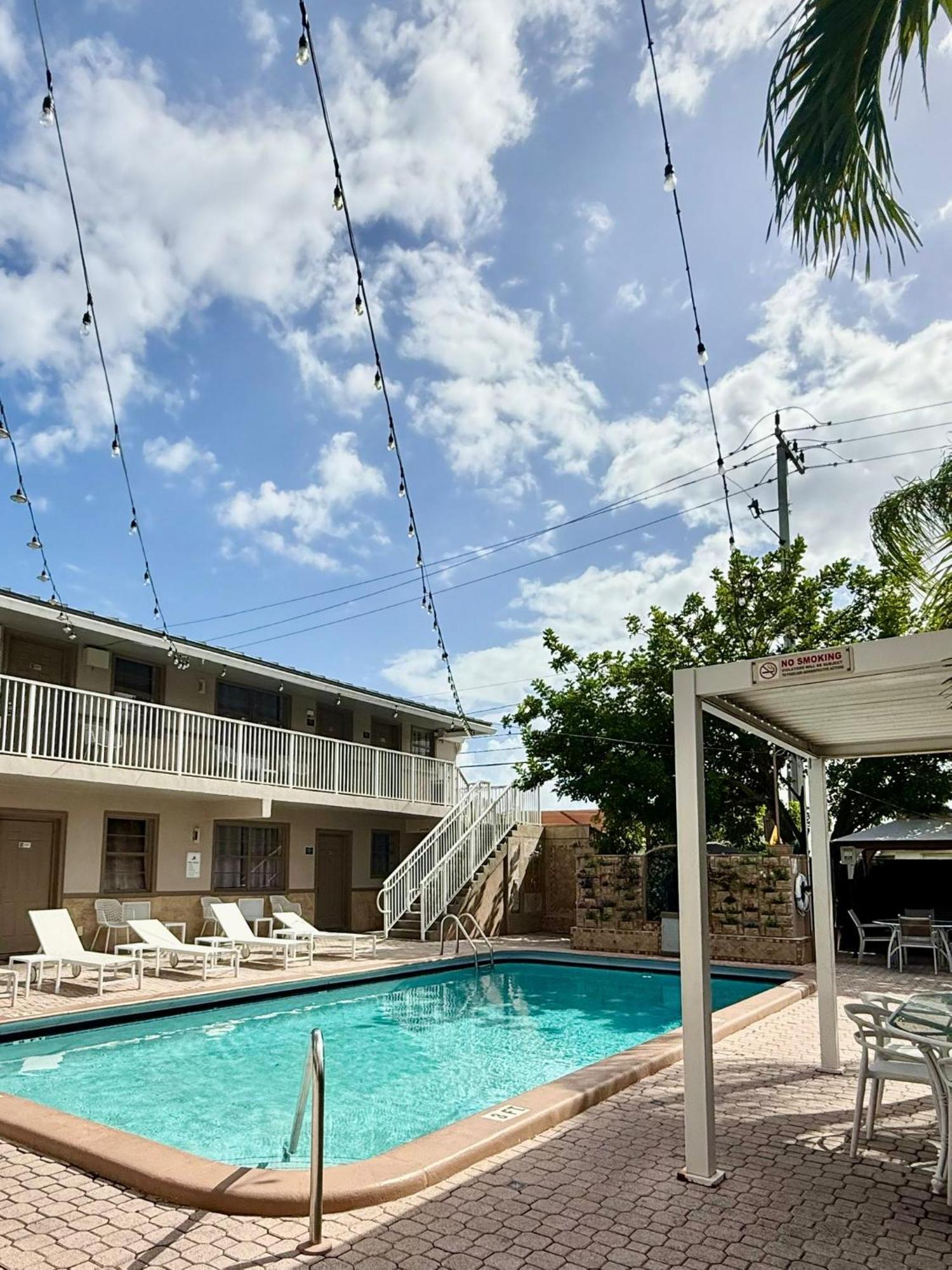 Sheridan Guesthouse デイニア・ビーチ エクステリア 写真