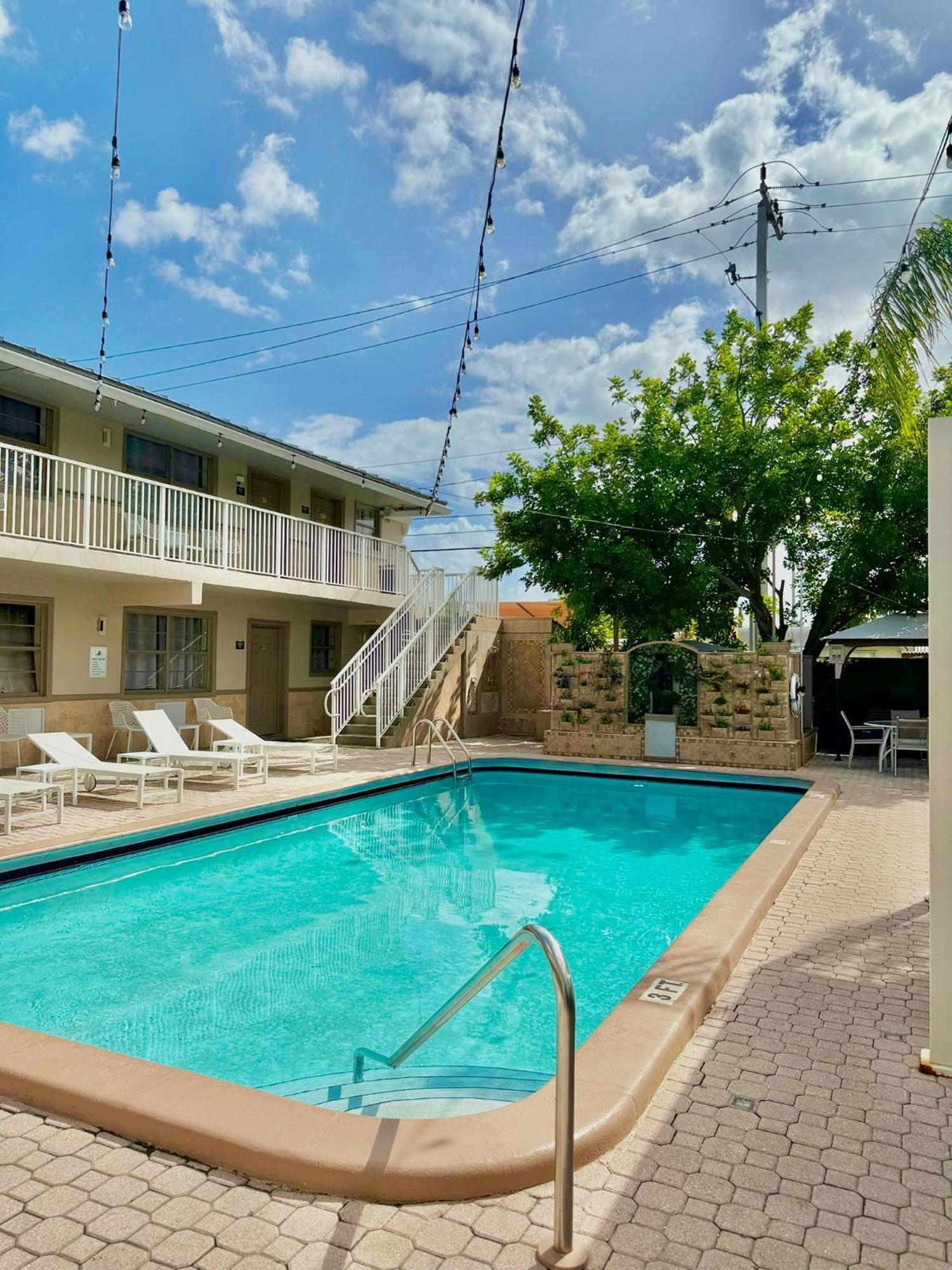Sheridan Guesthouse デイニア・ビーチ エクステリア 写真
